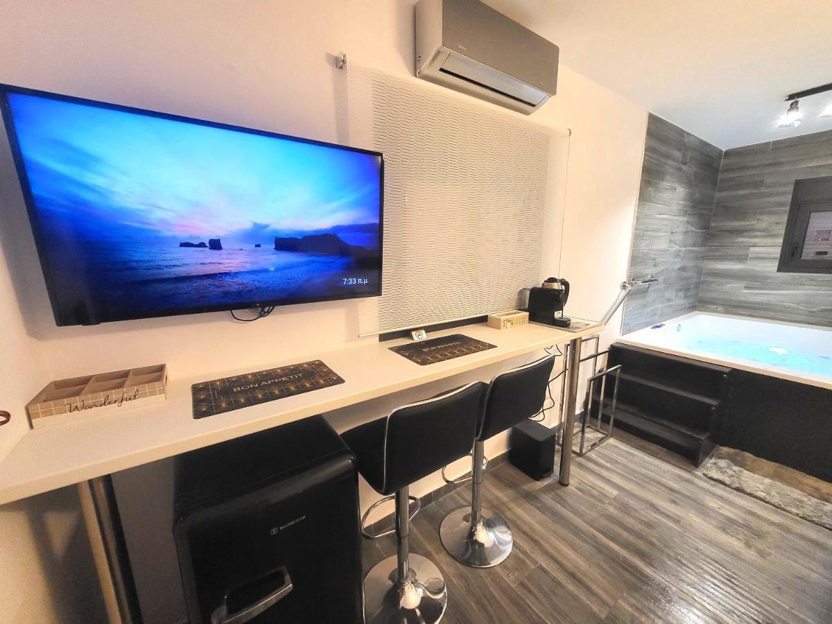 Apartment Dual Delights- Romantic Jacuzzi And Spacious Family Apartment-metro Station 180m *