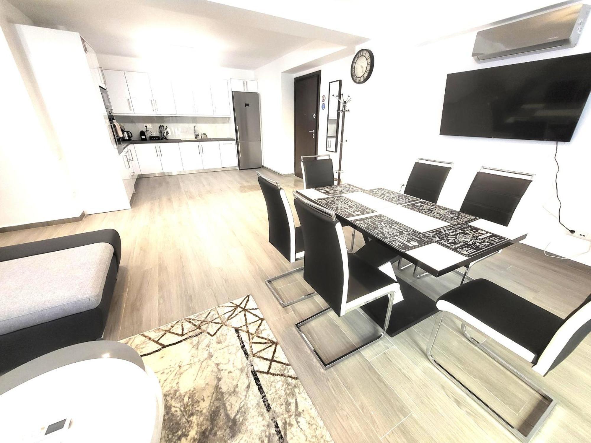 Dual Delights- Romantic Jacuzzi And Spacious Family Apartment-metro Station 180m Apartment *