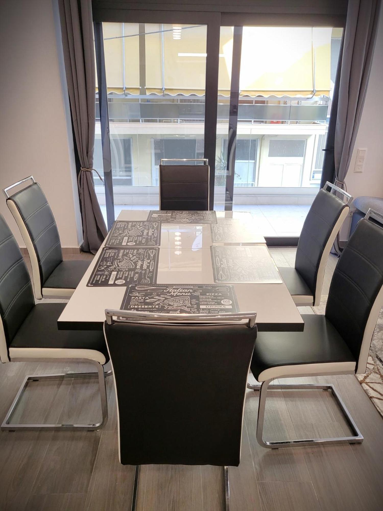 Dual Delights- Romantic Jacuzzi And Spacious Family Apartment-metro Station 180m Apartment Athen
