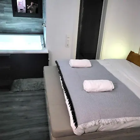 Fabilicious Suites - 2 Apartments- Romantic Jacuzzi & Spacious Family Comfort Athens Exterior photo
