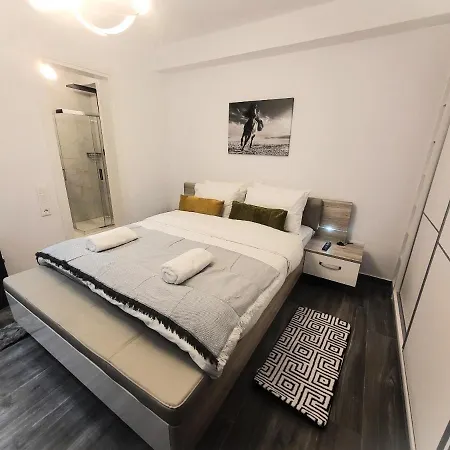 Fabilicious Suites - 2 Apartments- Romantic Jacuzzi & Spacious Family Comfort Athens Exterior photo