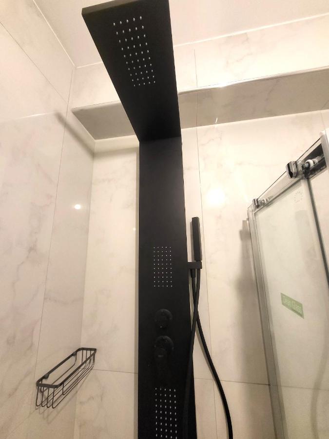Fabilicious - 2 Apartments- Romantic Jacuzzi & Spacious Family Comfort Apartment Athens
