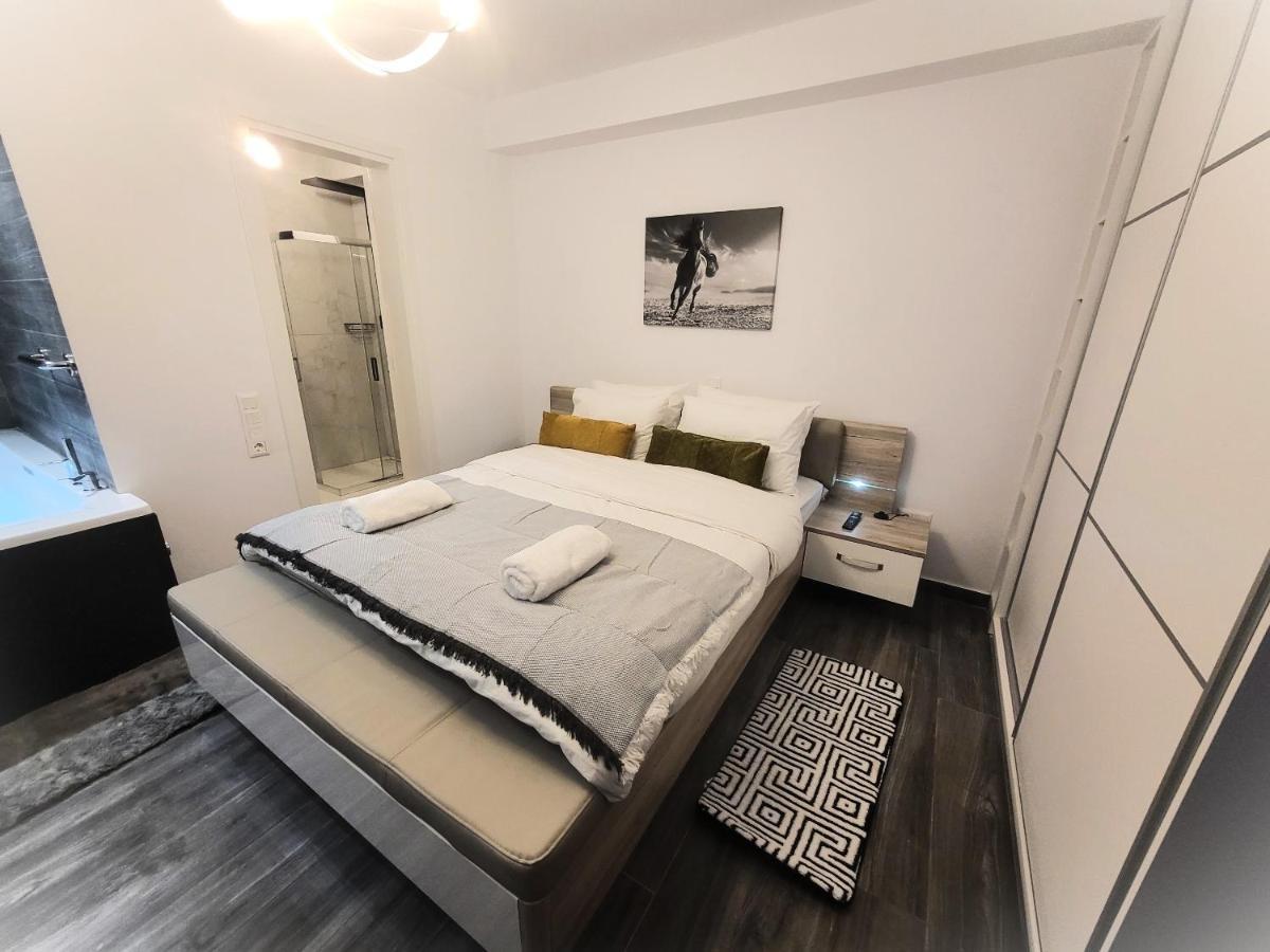 Apartment Fabilicious - 2 Apartments- Romantic Jacuzzi & Spacious Family Comfort *