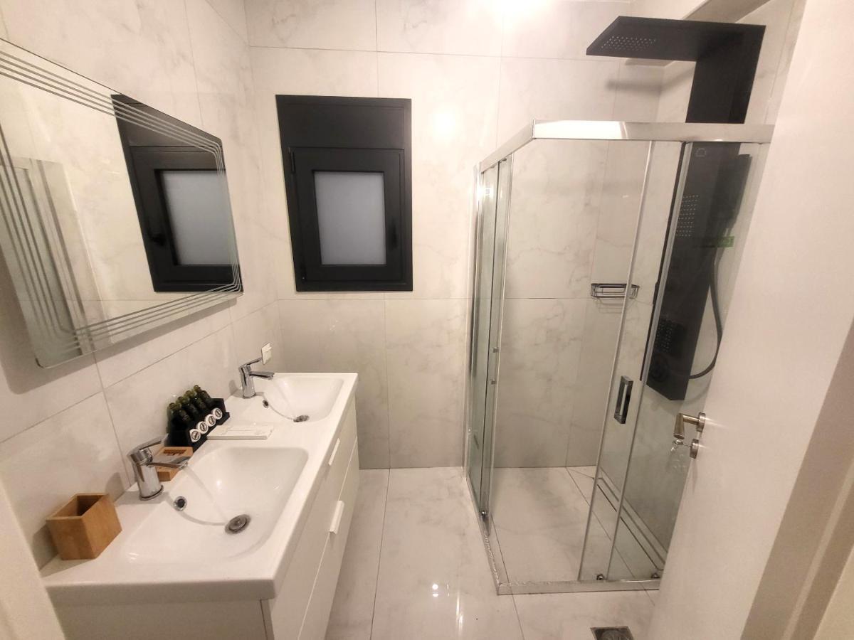 Fabilicious - 2 Apartments- Romantic Jacuzzi & Spacious Family Comfort * Athens