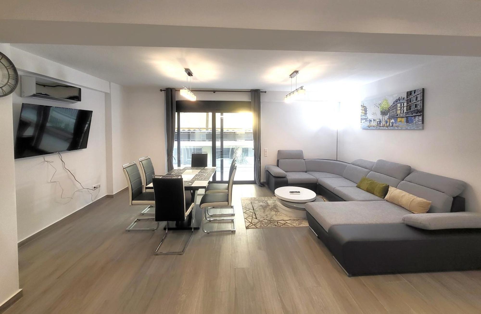 Fabilicious - 2 Apartments- Romantic Jacuzzi & Spacious Family Comfort Apartment *