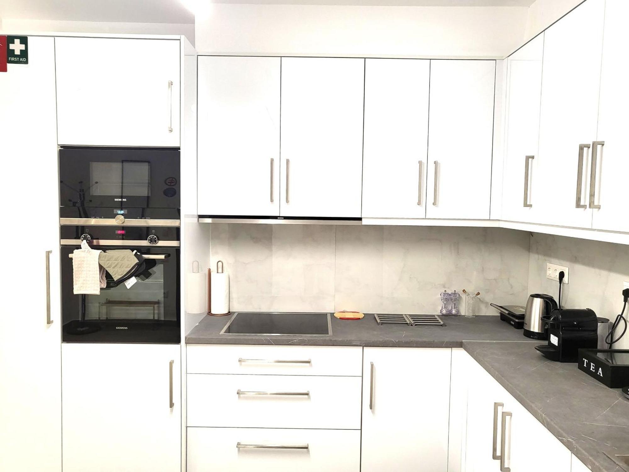 Fabilicious - 2 Apartments- Romantic Jacuzzi & Spacious Family Comfort Athens