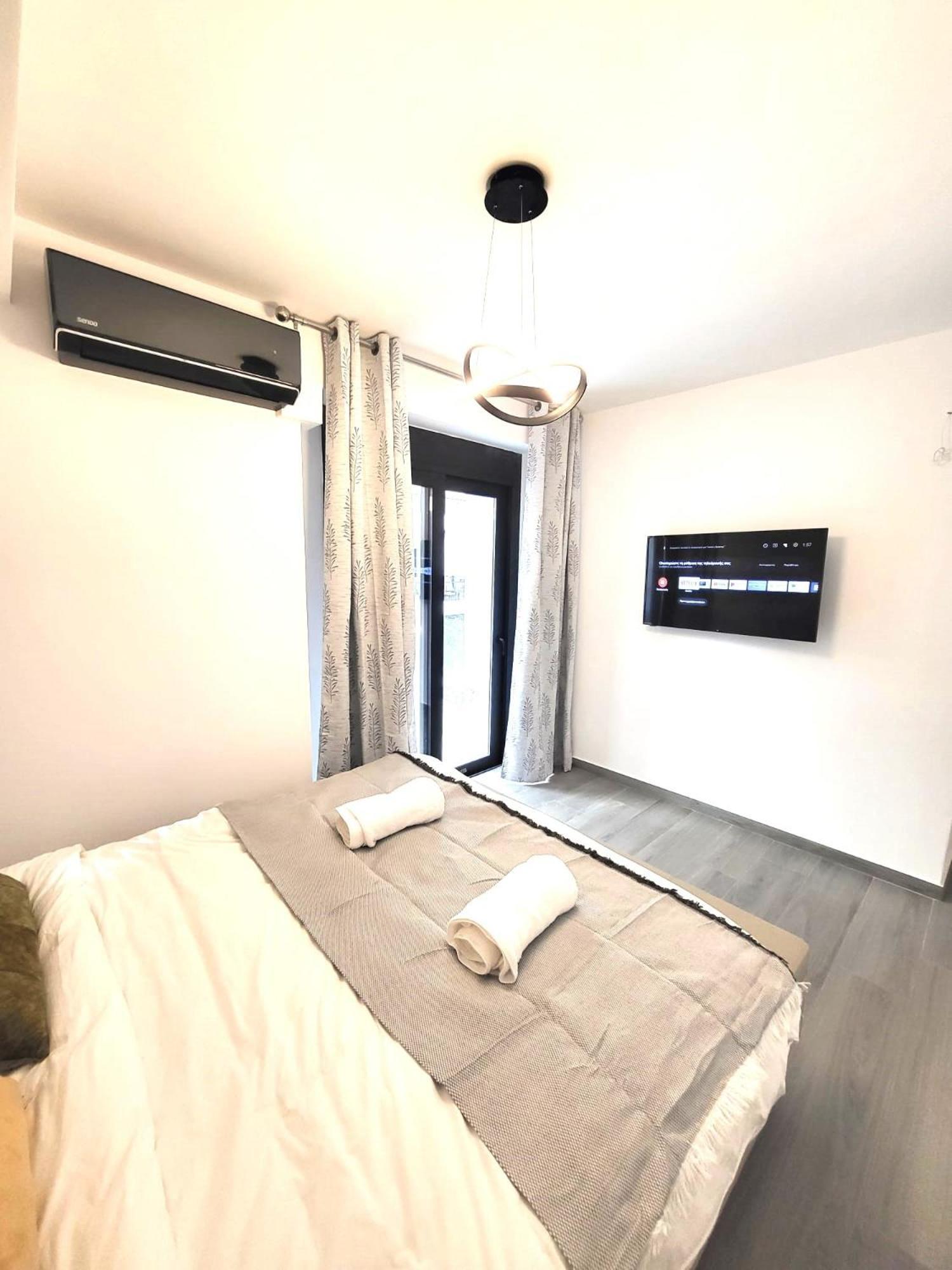Fabilicious - 2 Apartments- Romantic Jacuzzi & Spacious Family Comfort * Athens