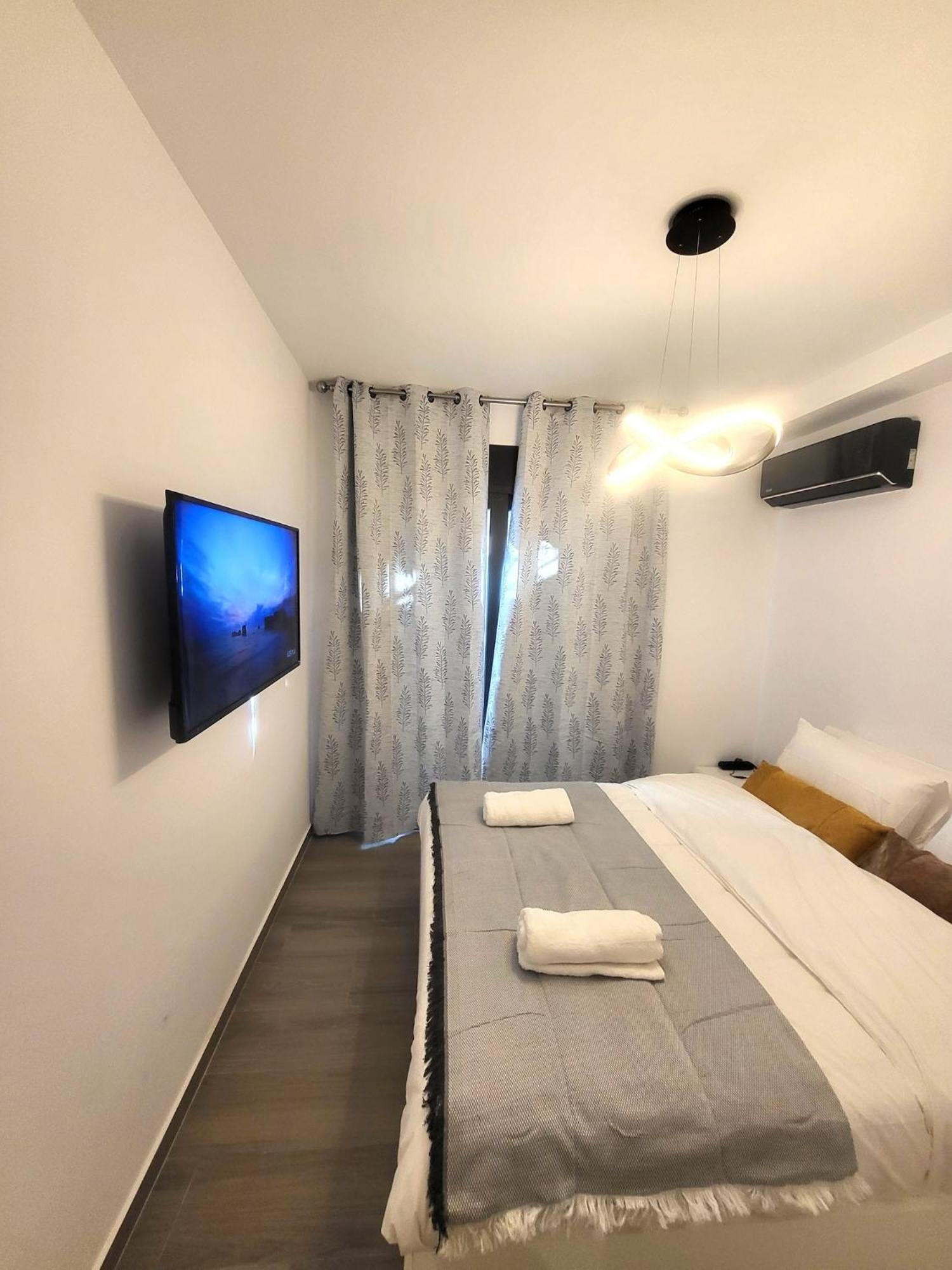 Fabilicious - 2 Apartments- Romantic Jacuzzi & Spacious Family Comfort Apartment