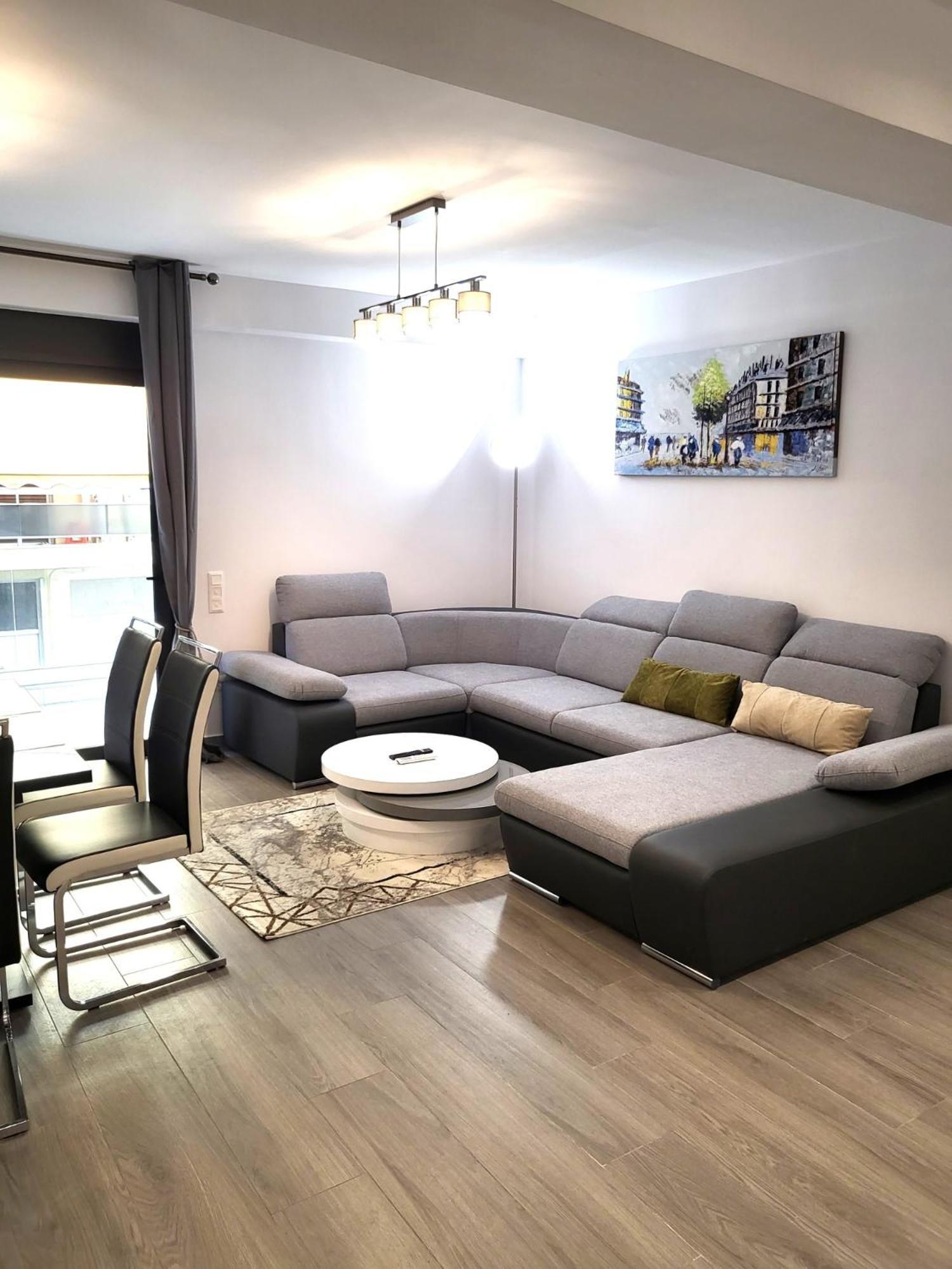 Fabilicious - 2 Apartments- Romantic Jacuzzi & Spacious Family Comfort Apartment *