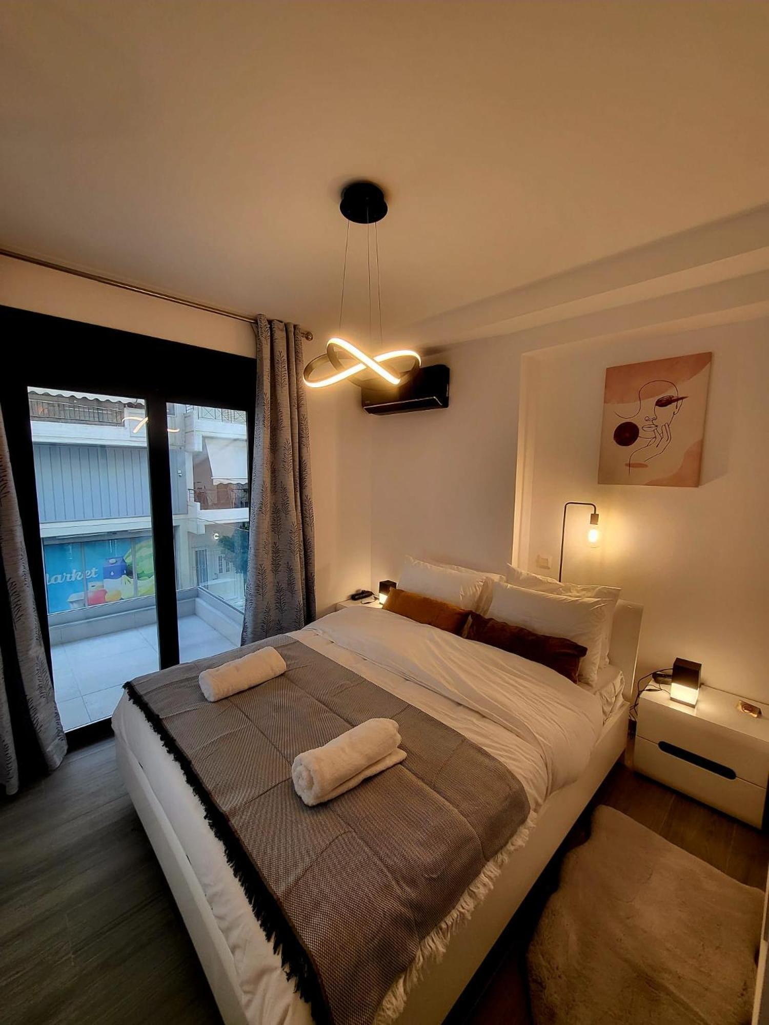 Fabilicious - 2 Apartments- Romantic Jacuzzi & Spacious Family Comfort