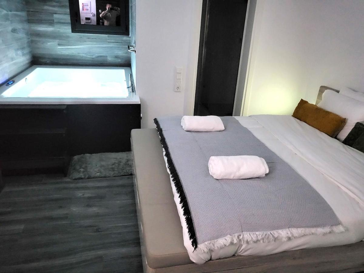 Apartament Fabilicious - 2 Apartments- Romantic Jacuzzi & Spacious Family Comfort Atena