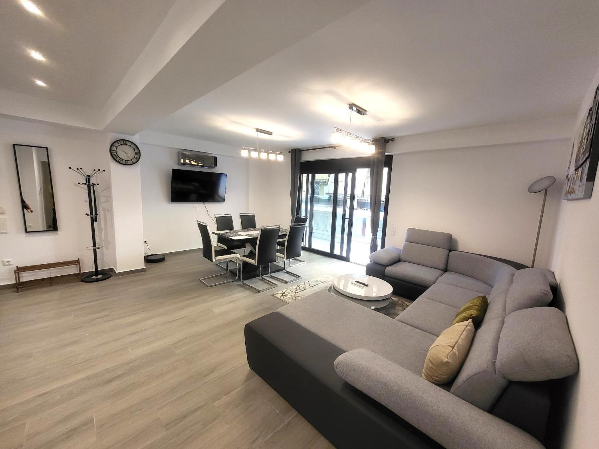 Fabilicious - 2 Apartments- Romantic Jacuzzi & Spacious Family Comfort