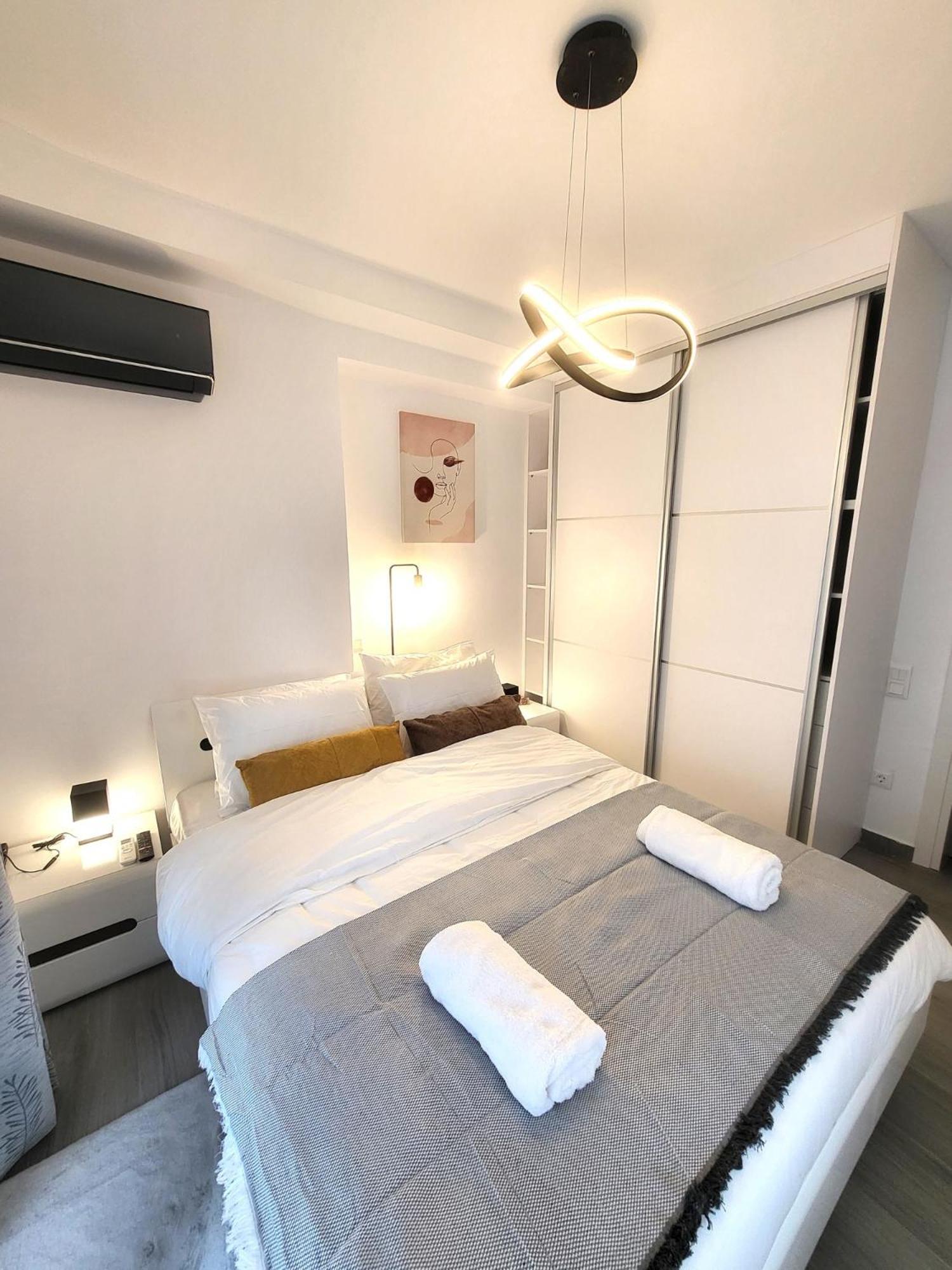 Fabilicious - 2 Apartments- Romantic Jacuzzi & Spacious Family Comfort Apartament Atena
